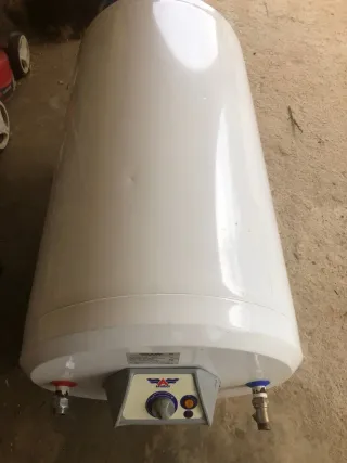 Termo eléctrico 150L. Marca Aparici.