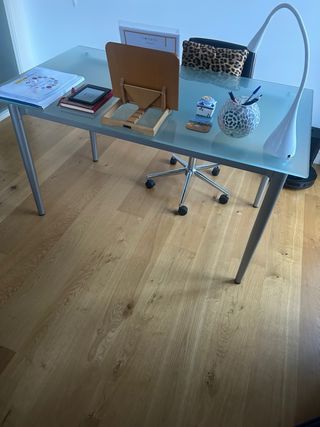 Mesa cristal ácido patas metal