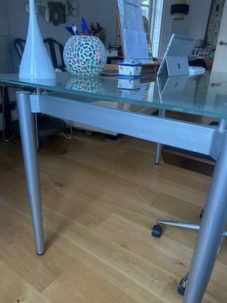 Mesa cristal ácido patas metal