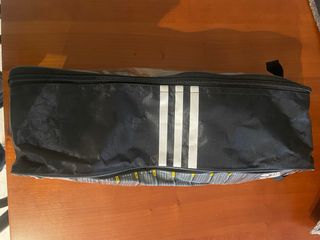 Guantes de boxeo Adidas negros y rosas