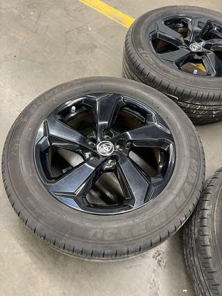 Llantas Toyota RAV4 + Neumáticos