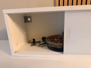 Mueble de entrada blanco y madera