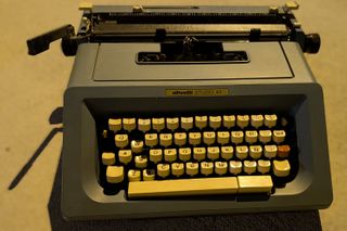Máquina de escribir Olivetti Studio 46