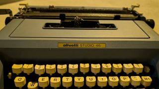 Máquina de escribir Olivetti Studio 46