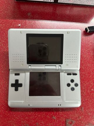 Nintendo DS Silver con scatolo e caricabatterie