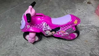 Moto correpasillos Minnie Mouse niña