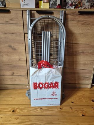 Burro perchero metálico con estantería