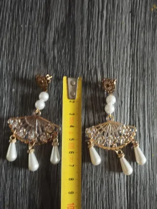 Pendientes flamenca diseño oro y perlas.