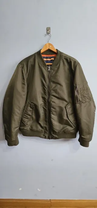 Chaqueta bomber verde militar