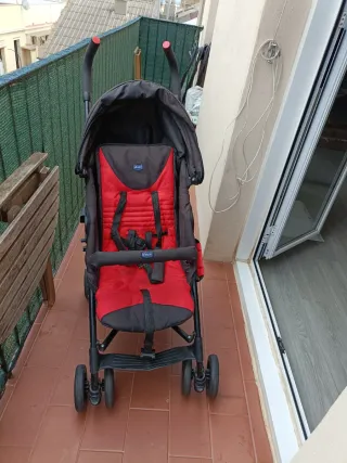 Cochecito Chicco Rojo y Negro. Fácil transporte