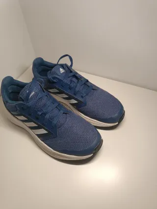 Zapatillas Adidas talla 39 – como nuevas