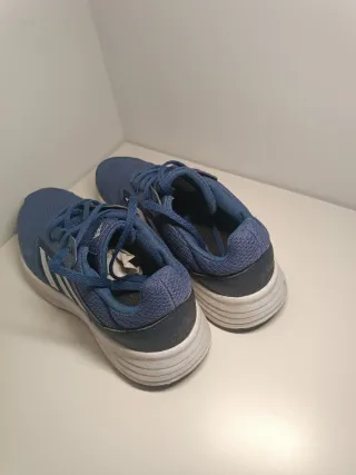 Zapatillas Adidas talla 39 – como nuevas