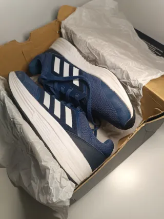 Zapatillas Adidas talla 39 – como nuevas