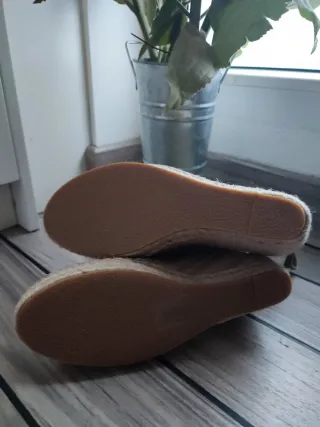 Cuñas verdes estilo botín 38