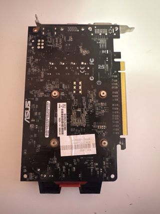 3 Tarjetas Gráficas ASUS (2 Nvidia, 1 Radeon)