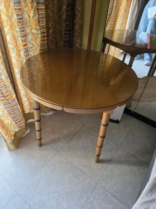 REGALO Mesa redonda y 4 sillas