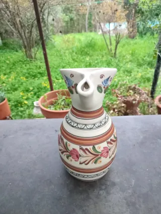 Jarrón de cerámica decorativo pintado