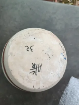 Jarrón de cerámica decorativo pintado