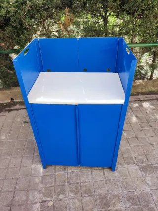 Armario metálico azul y blanco