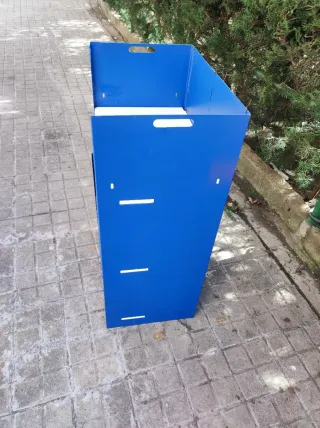 Armario metálico azul y blanco