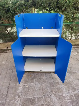 Armario metálico azul y blanco
