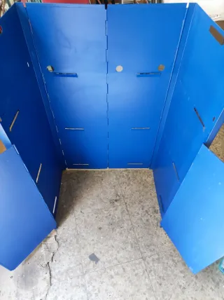 Armario metálico azul y blanco