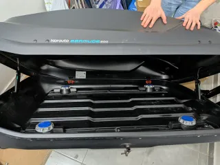 Cofre Bermude 200 y barras de techo