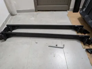 Cofre Bermude 200 y barras de techo