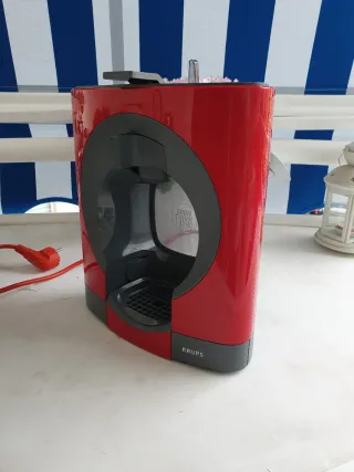 Cafetera Dolce Gusto Roja