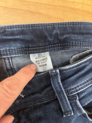 Pantalones pitillo Mango Talla S  Negros y azules