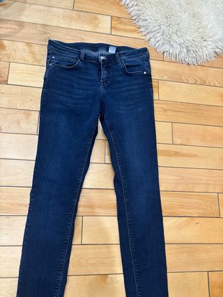 Pantalones pitillo Mango Talla S  Negros y azules