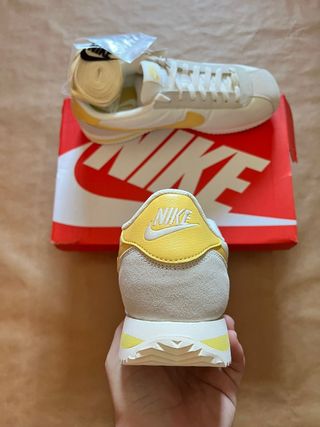 Zapatillas Nike Cortez Blancas y Amarillas