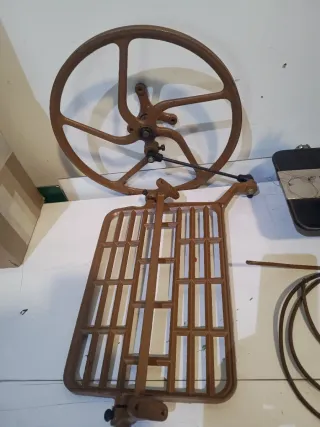 Máquina de coser Alfa antigua