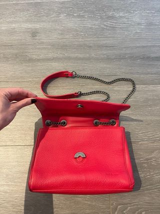 Bolso rojo de piel