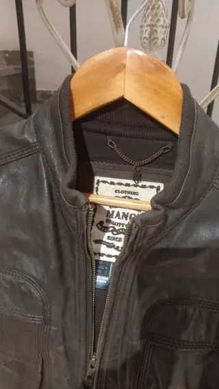 Cazadora de Piel de Mango.