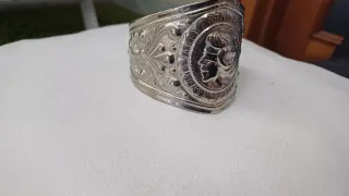 Bracciale rigido regolabile color argento