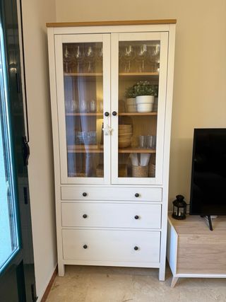 Vitrina Ikea Hemnes Madera y Cristal
