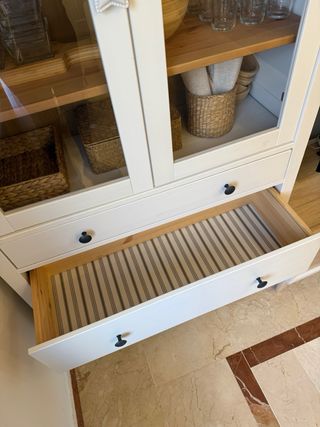 Vitrina Ikea Hemnes Madera y Cristal