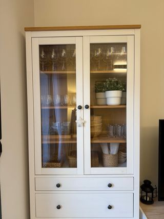 Vitrina Ikea Hemnes Madera y Cristal