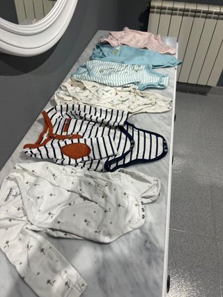 Lote 5 bodys bebé 6 meses