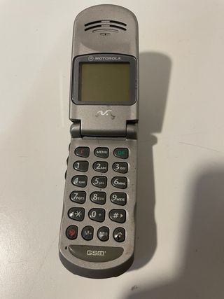 Motorola V Telemóvel com Carregador
