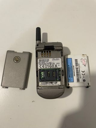 Motorola V Telemóvel com Carregador