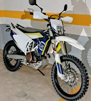Husqvarna 701 Enduro posible CAMBIO