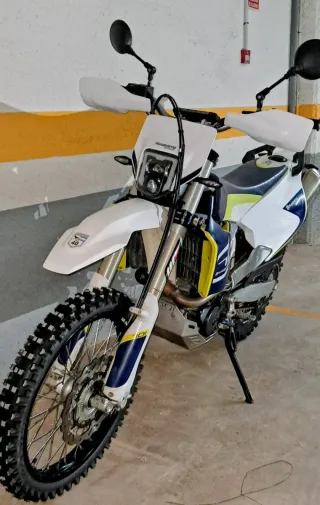 Husqvarna 701 Enduro posible CAMBIO