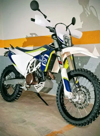 Husqvarna 701 Enduro posible CAMBIO