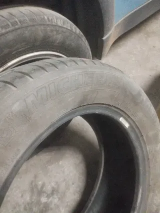 Neumático 225/55 R16