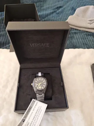 Reloj Versace. Se puede ver y probar.