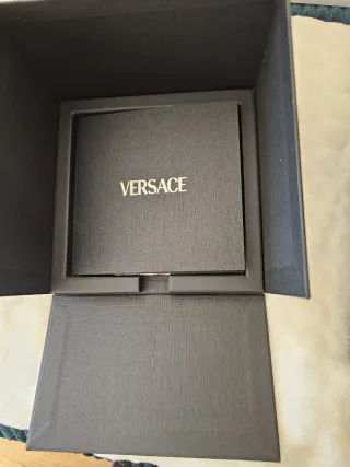 Reloj Versace. Se puede ver y probar.