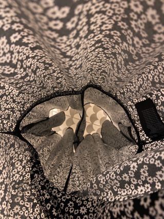 Vestido azul con flores blancas