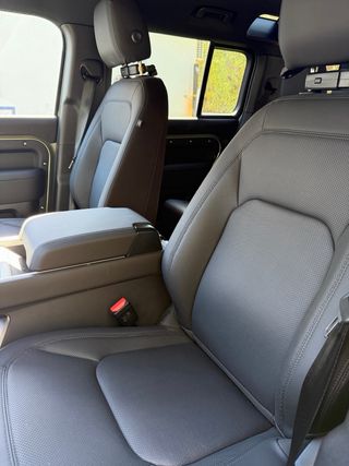 Land Rover Defender 2025